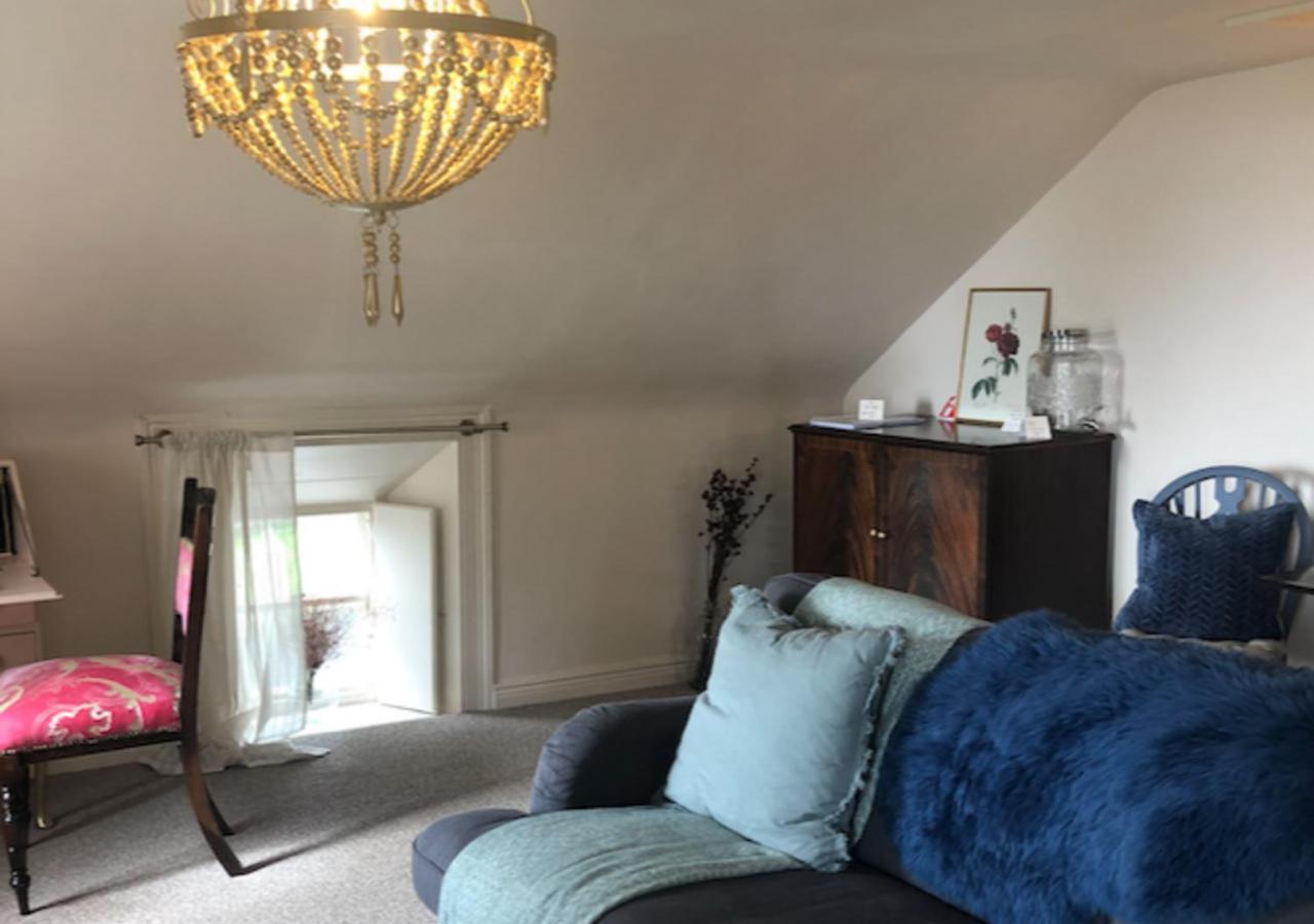 The Pink Cottage Upstairs Suite & Garden Summer Room Whitehead Bagian luar foto