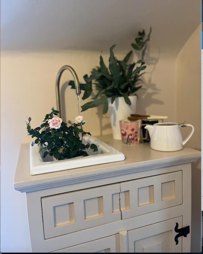 The Pink Cottage Upstairs Suite & Garden Summer Room Whitehead Bagian luar foto