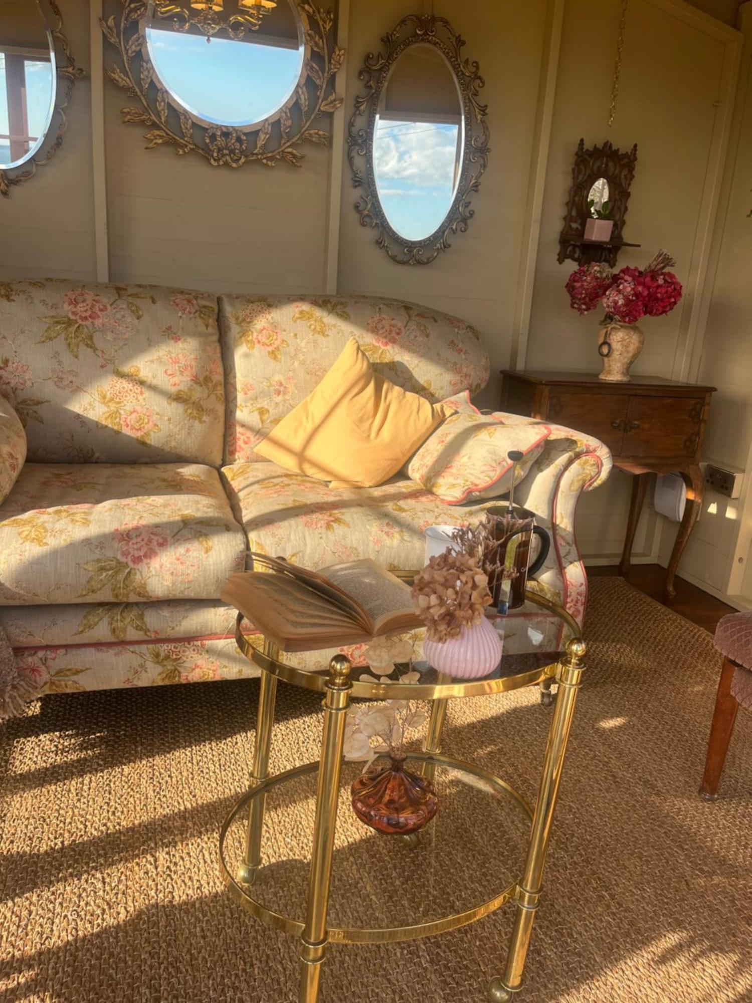 The Pink Cottage Upstairs Suite & Garden Summer Room Whitehead Bagian luar foto