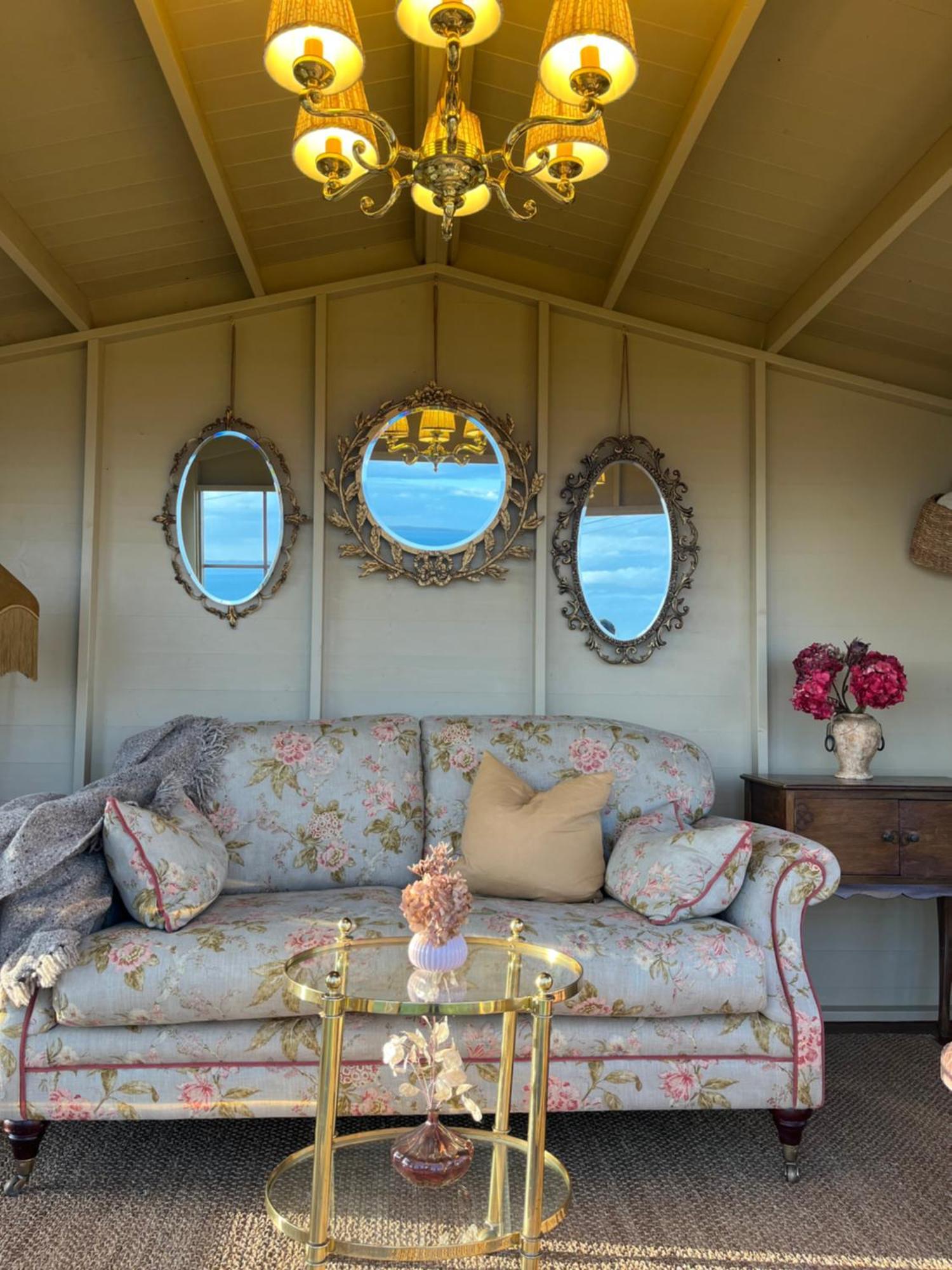 The Pink Cottage Upstairs Suite & Garden Summer Room Whitehead Bagian luar foto