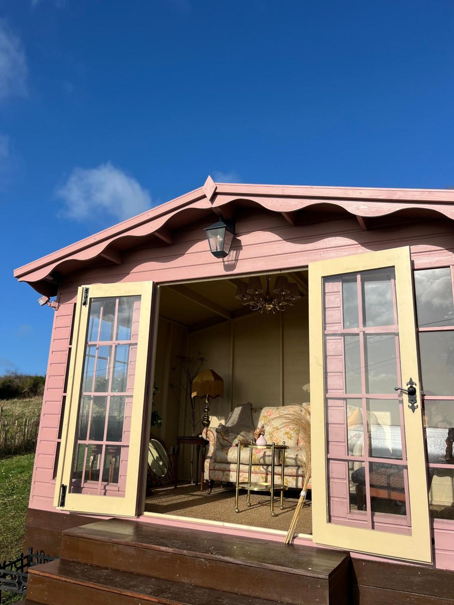 The Pink Cottage Upstairs Suite & Garden Summer Room Whitehead Bagian luar foto